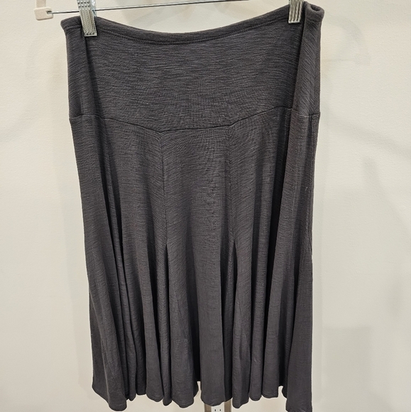 Coldwater Creek Gray Flowy Knit Flare Skirt Pull On Size PS 6-8 - Picture 2 of 8